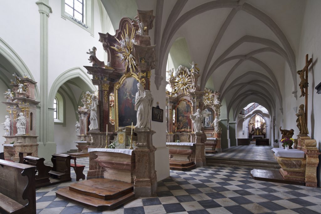 Bazilika Nanebevzetí Panny Marie a svatého Mikuláše - Zámek Žďár