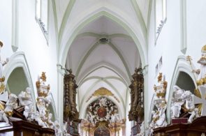 Oltář Nanebevzetí Panny Marie - bazilika Zámek Žďár